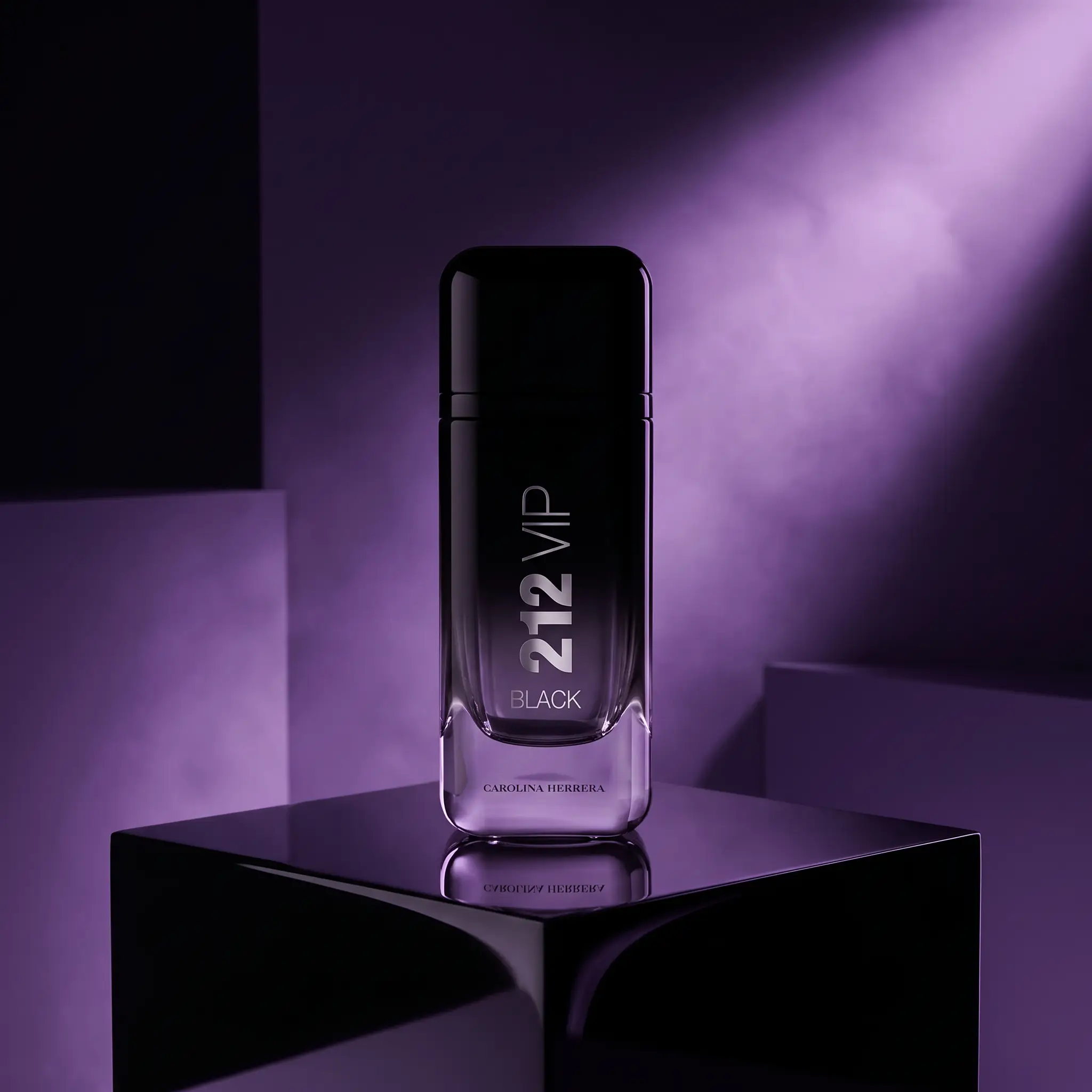 Carolina Herrera 212 VIP Black Eau de Parfum - styled